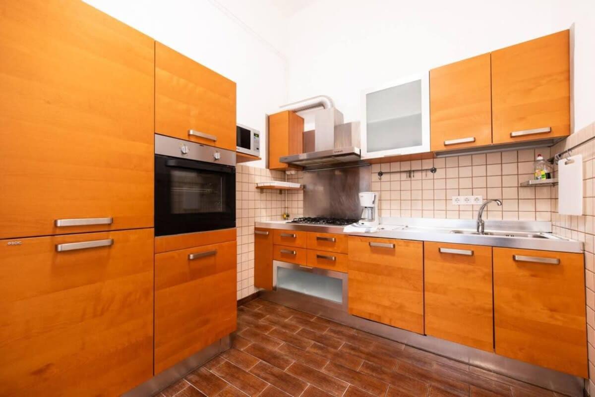 Very central convenient large AC place Budapest Extérieur photo