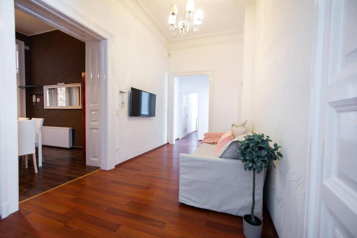 Very central convenient large AC place Budapest Extérieur photo