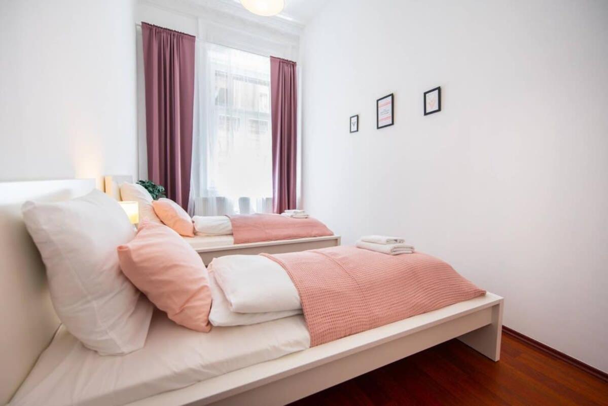 Very central convenient large AC place Budapest Extérieur photo