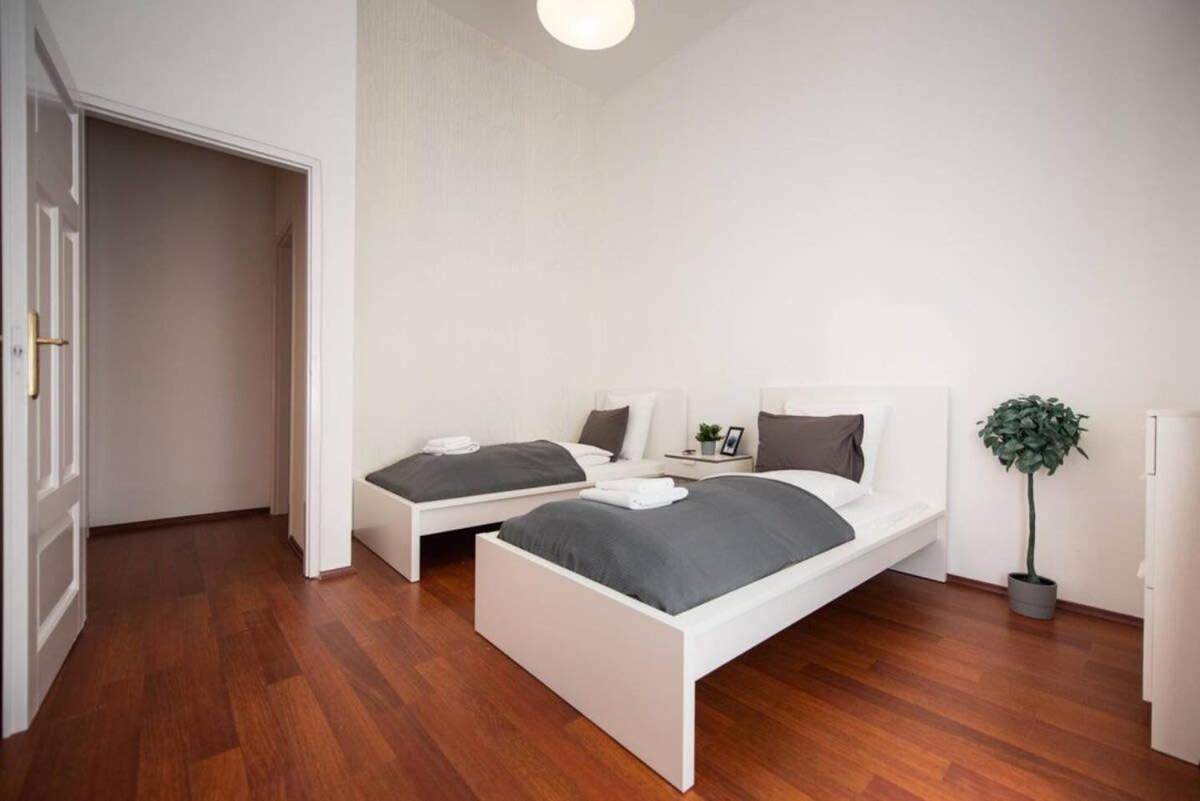 Very central convenient large AC place Budapest Extérieur photo