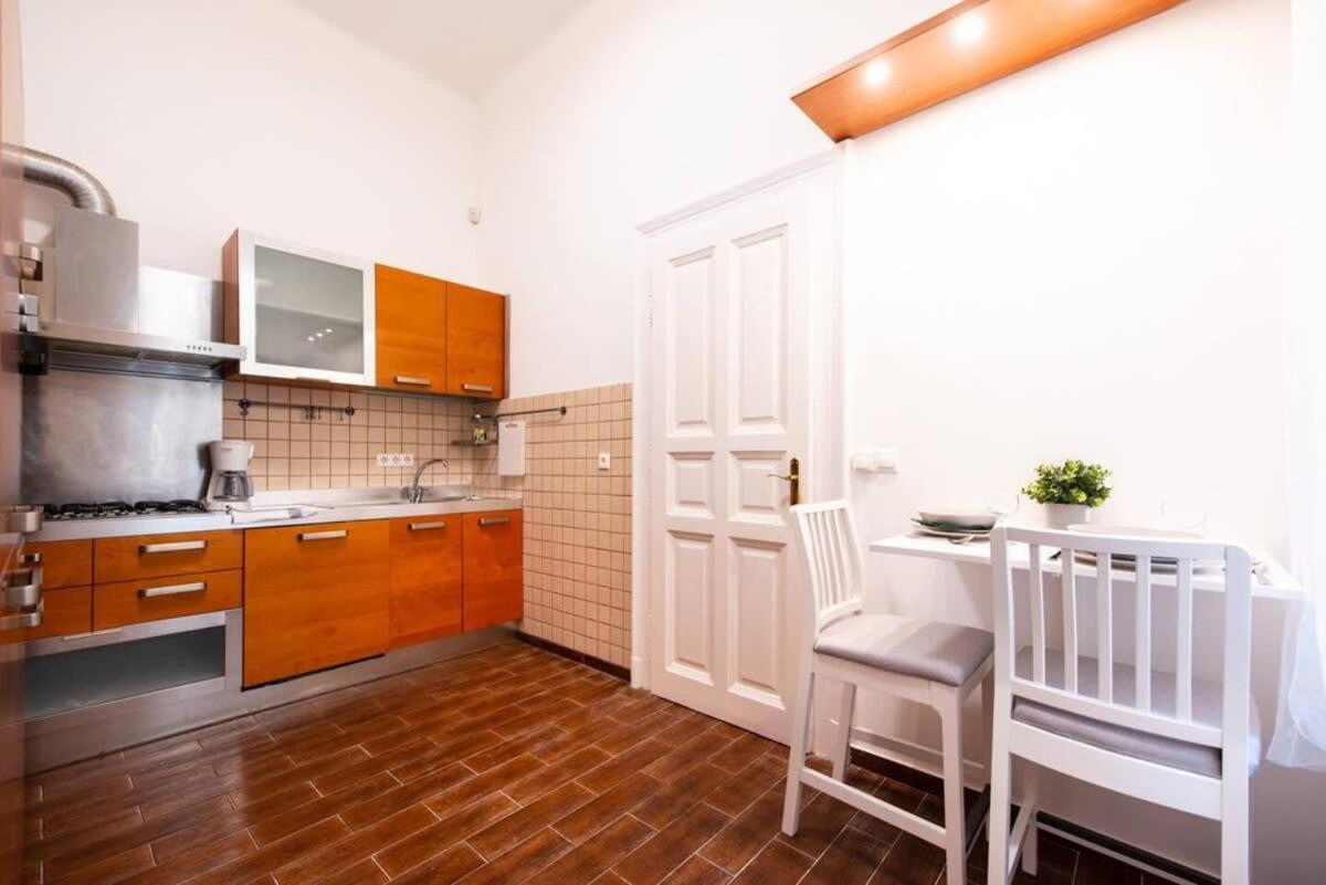 Very central convenient large AC place Budapest Extérieur photo