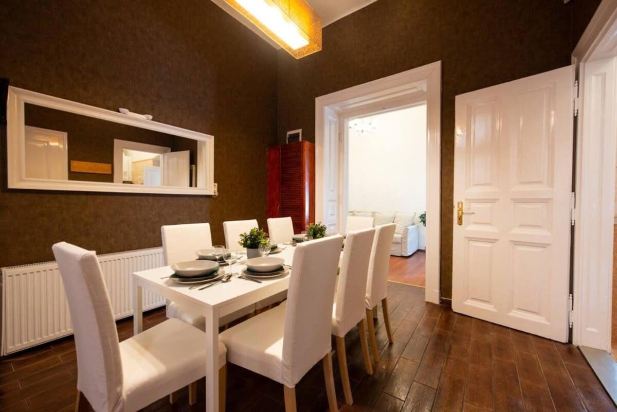 Very central convenient large AC place Budapest Extérieur photo