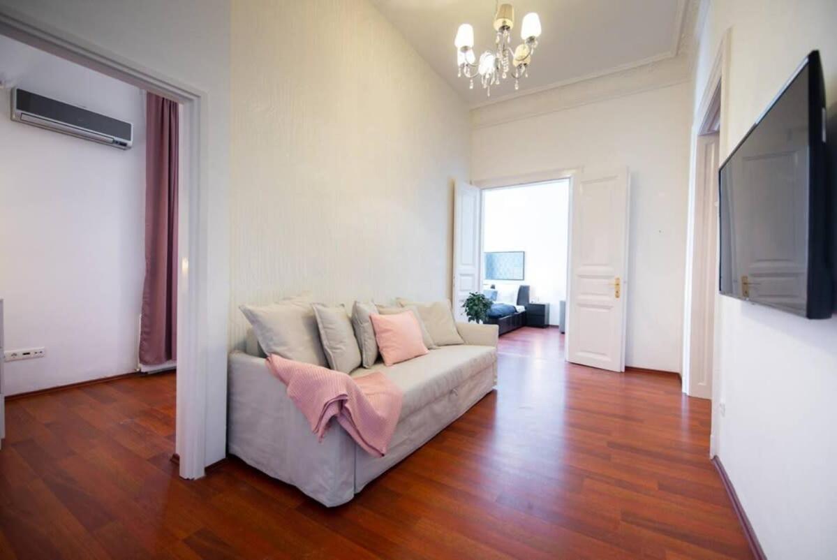 Very central convenient large AC place Budapest Extérieur photo